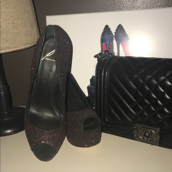 NWOB Brian Atwood Black & Red Glitter Heels Sz 7.5 - Picture 1 of 6